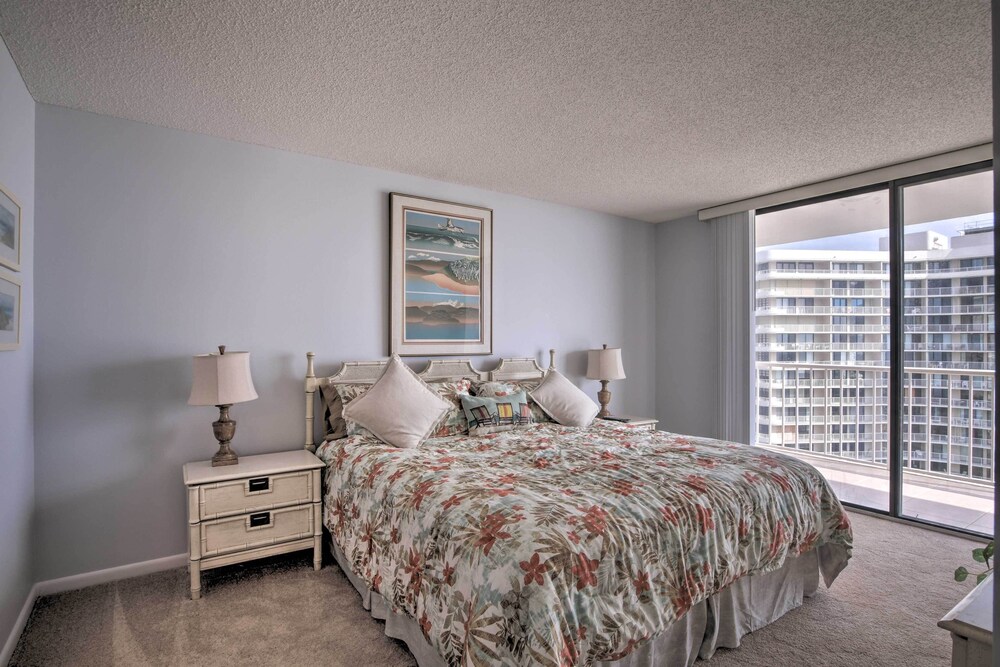 Beachfront Marco Island Resort Condo w/ Pool! view 3