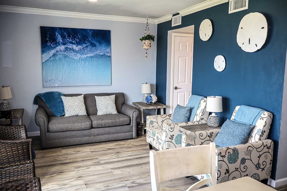 La Internacional 205 1 Bedroom Condo by RedAwning view 5
