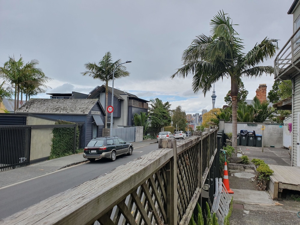Uenuku Lodge - Hostel - Image 1