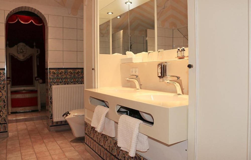 Hotel Spanischer Hof - Property Image 61