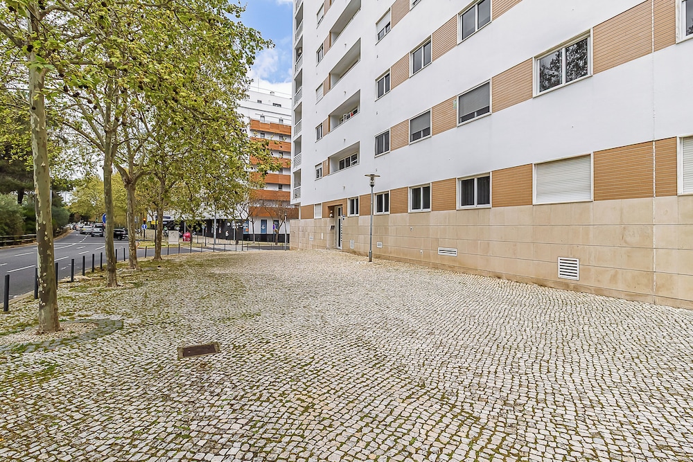Stylish Stay in Lisbon-Scenic Views