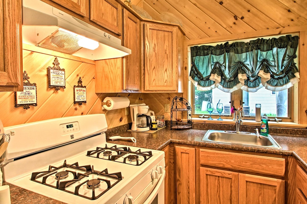 Pet-friendly Rumney Cabin on Stinson Lake!