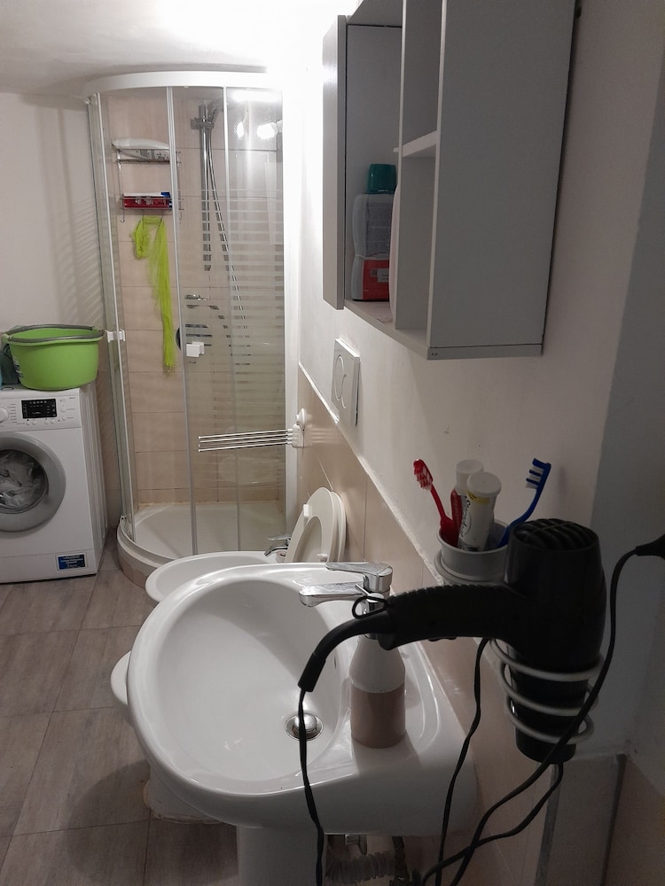 Beautiful 1-bed Apartment in Roma