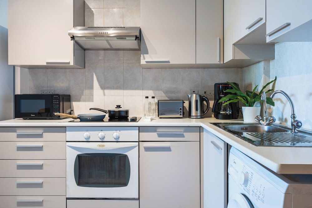Calina - 3-BR Apt & Pool in Mackenzie