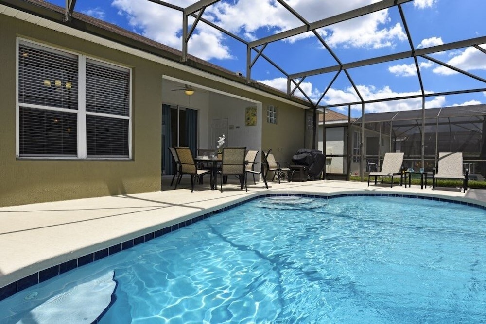 Spacious 4br Villa W/ Pool & Games Room, 3 Miles From Disney 4 Bedroom Villa