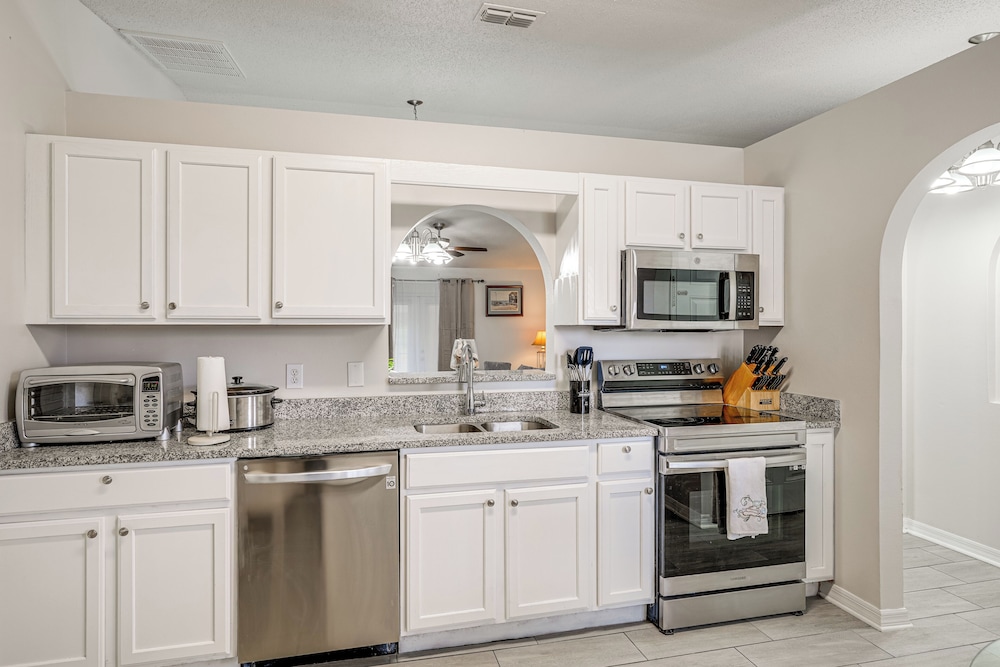 8 Mi to Legoland: Winter Haven Home w/ Lanai!
