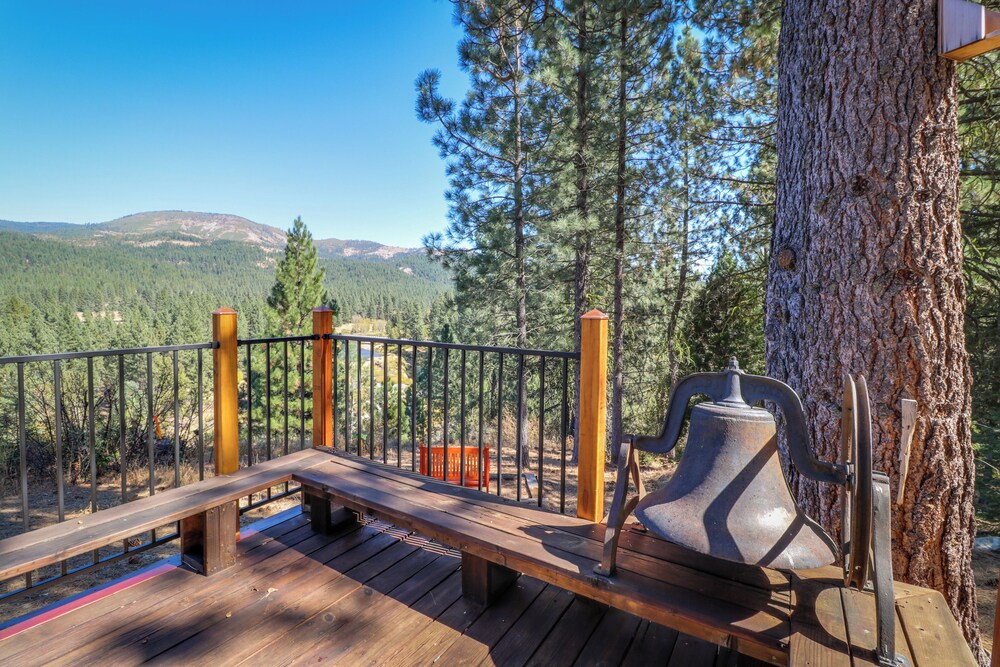 3BR Rustic Riverfront Home w/ Wood Stove