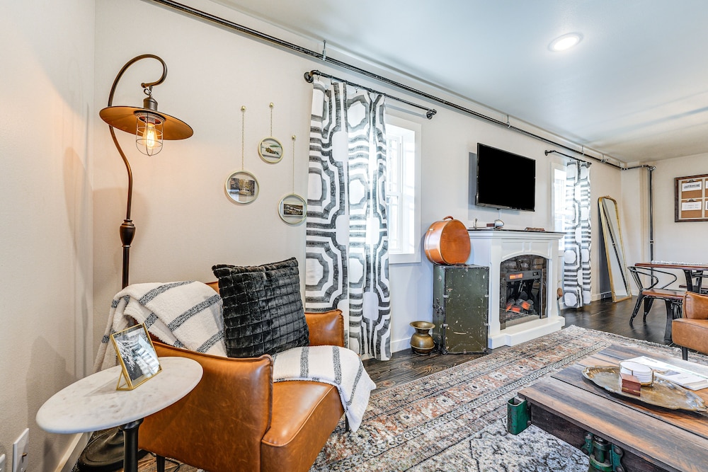 Historic Hollister Home: Shop, Dine & Drink Nearby