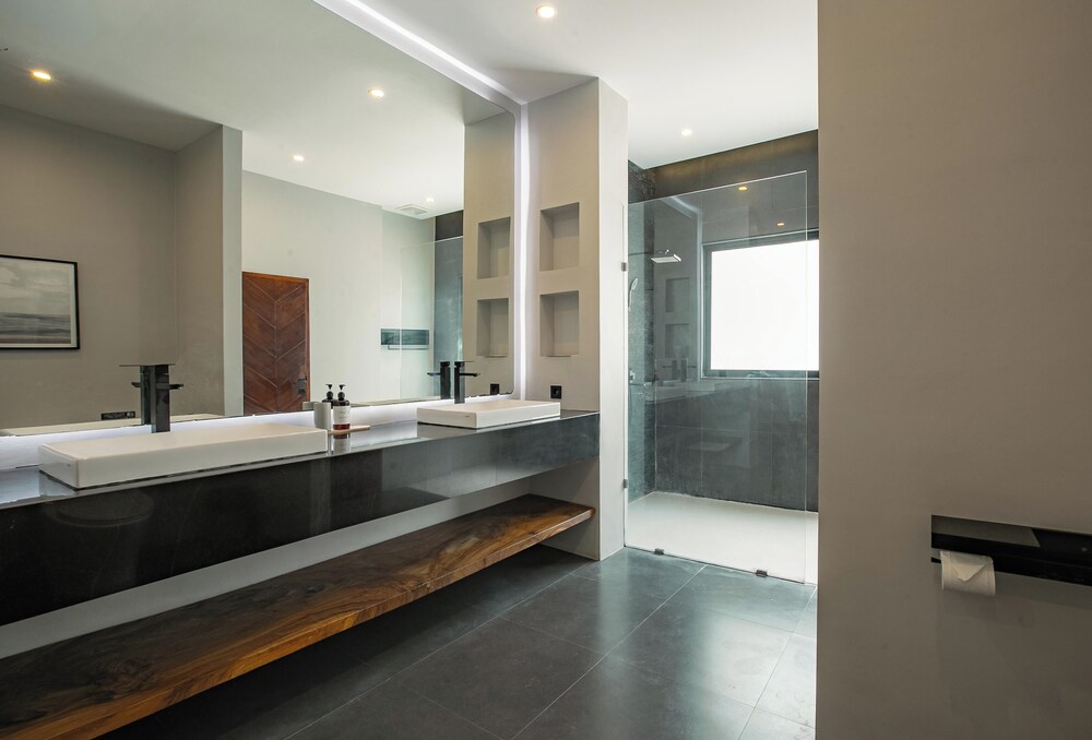 Villa MJ Modern 4BR with Pool & Rooftop