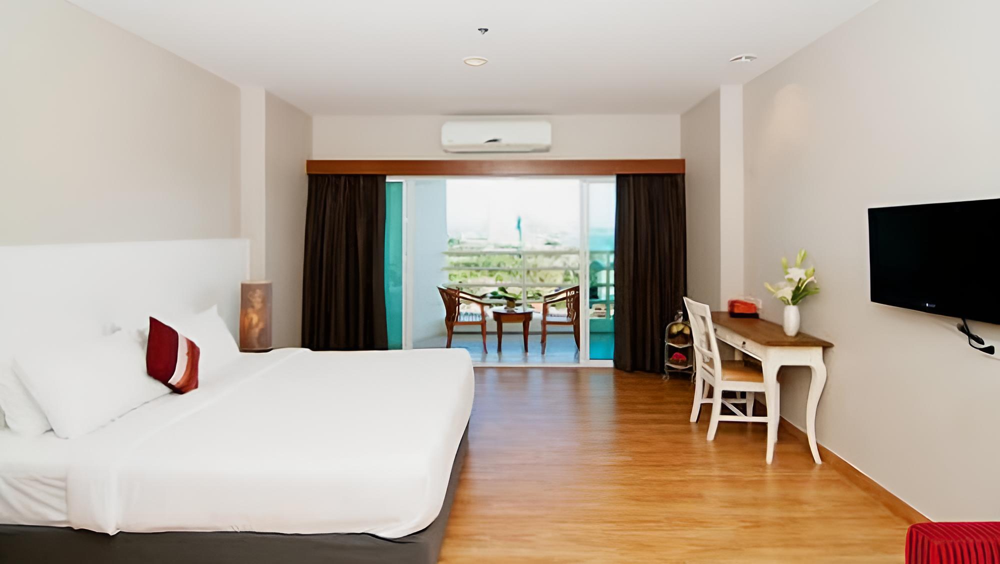 V8 Seaview Jomtien