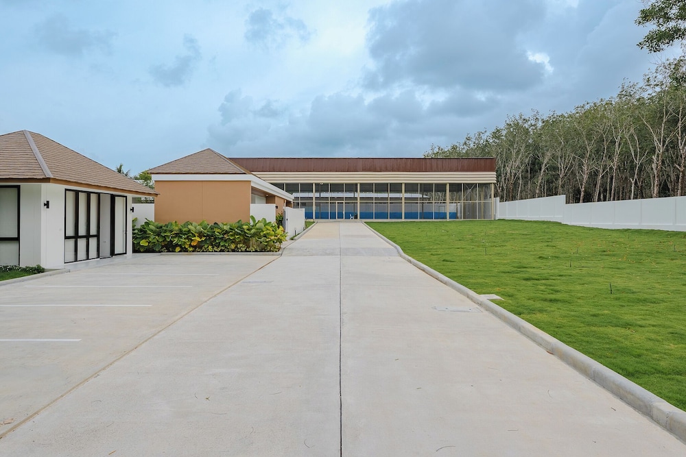 Full Size In Door Tennis Court Gym  V264