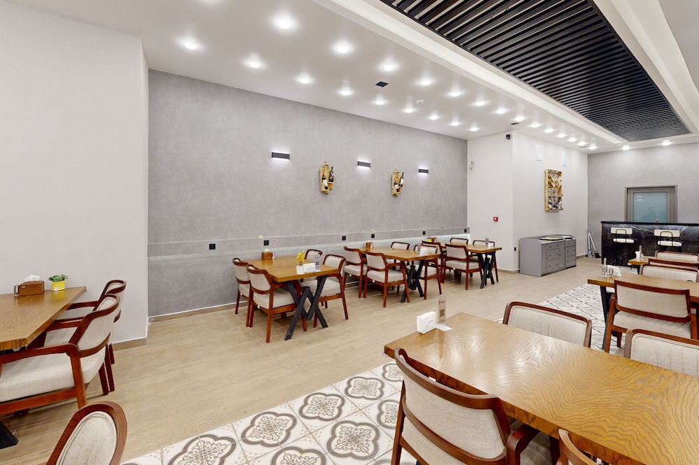 King City Otel - Image 47