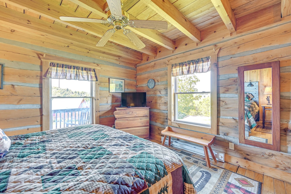 2 Mi to Mabry Mill: Mtn-view Cabin w/ Porch!