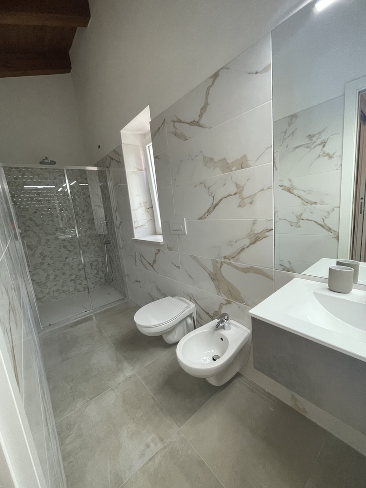 Tenuta La Torre en Tropea — bathroom