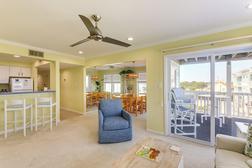 Marina Views, Walk to Beach: Atlantic Beach Condo!