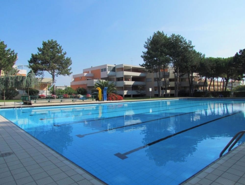 Studio With Direct Access to the Pool