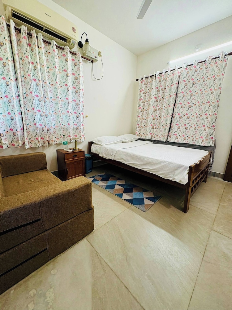 The Haven by Oshara Modern Kerala 3bhk AC Wifi Family Near Fort Kochi Parking