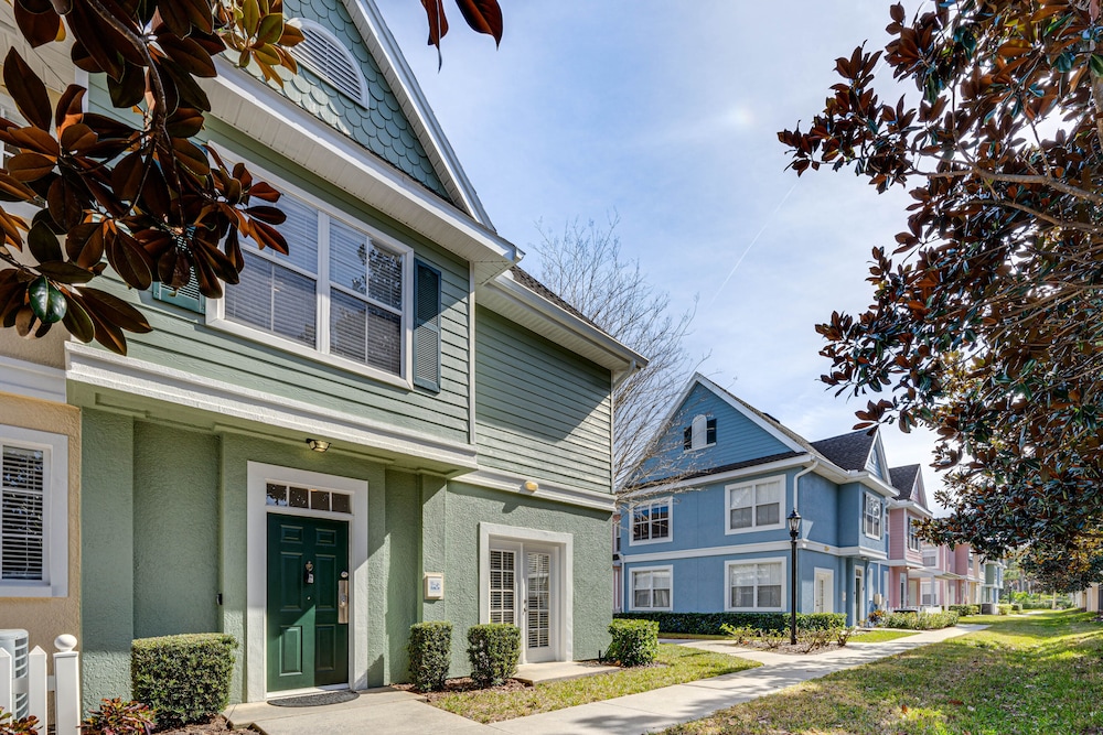Bright + Roomy Kissimmee Townhome: 9 Mi to Disney! view 5