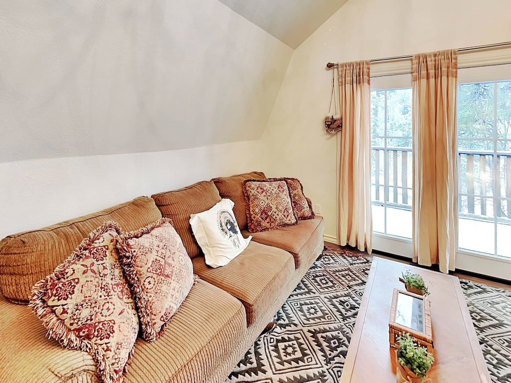 Doc's Den by Ruidoso Vacation Rentals