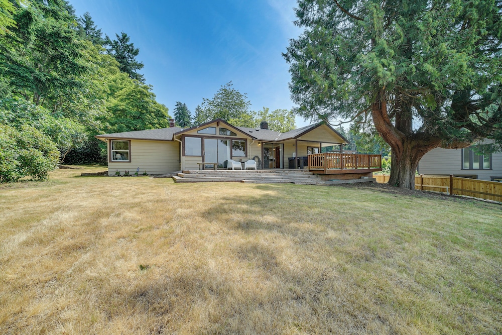 1/2 Mi to Yarrow Bay: Family Home in Kirkland