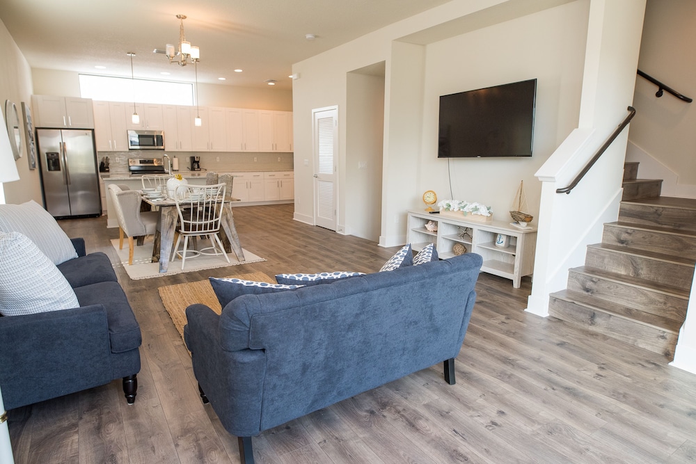 Modern 3 Bed Smarthome in Heart of Tampa