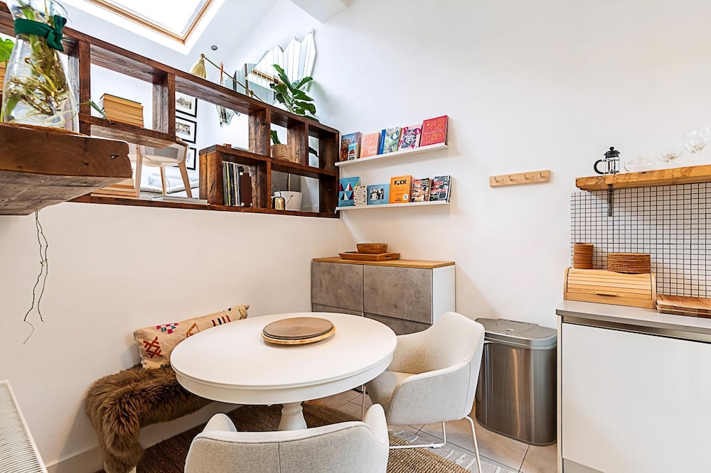 Modern & Airy 2-bed Gem in Trendy Stoke Newington