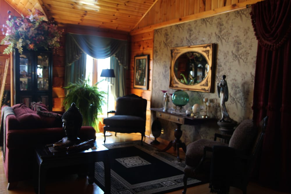 Jewel on the Hill Bed & Breakfast