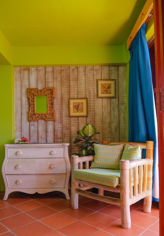 Flamingo Bequia - 4 B R Villa Including Cottage