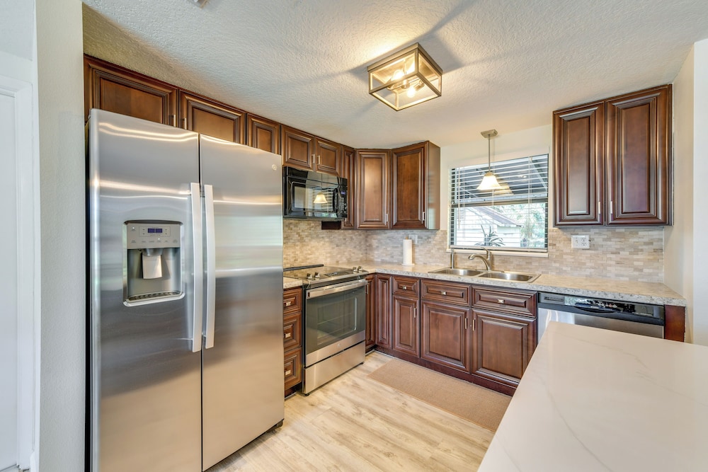 Near Beaches + Downtown: Sarasota Home w/ Lanai