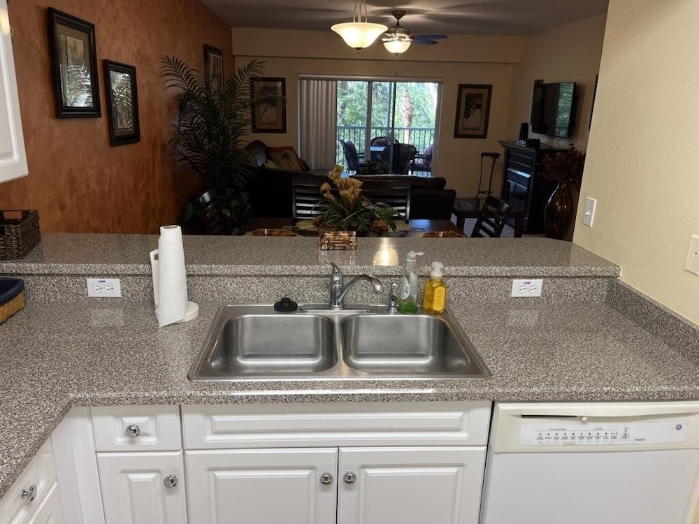 Kid Friendly Condo With Pool, Basketball, Bocce, Hot Tub, And More! 3 Bedroom Condo