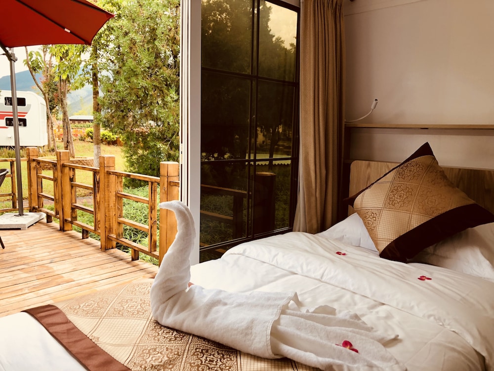 Micheng RV Lijiang Camping view 3
