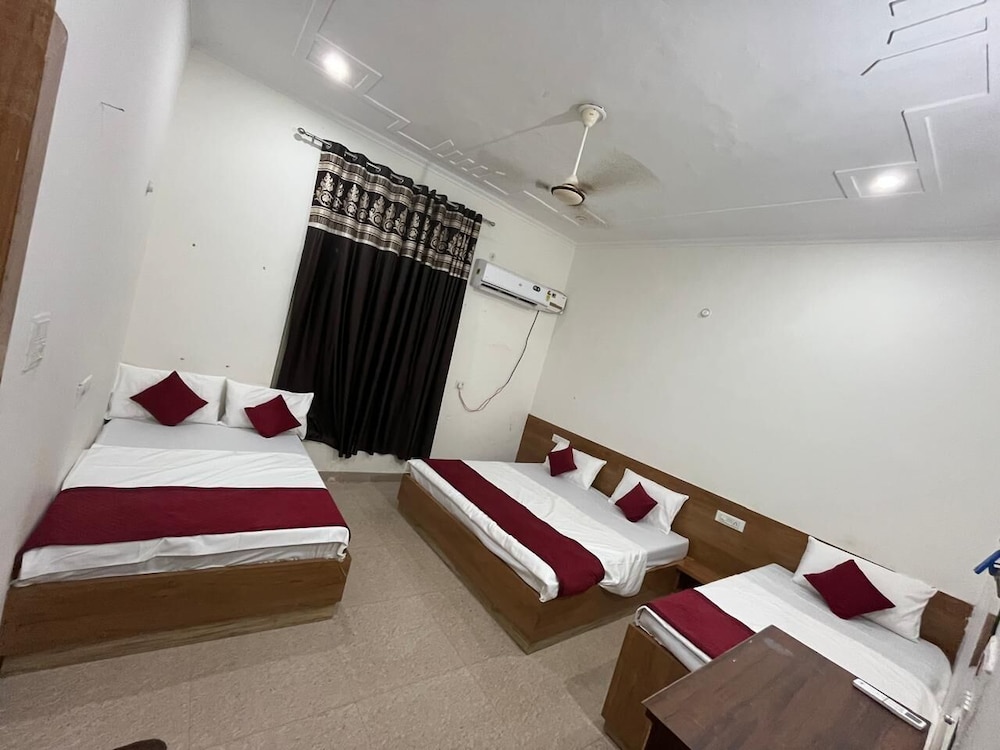 Ladlee Palace Guest House