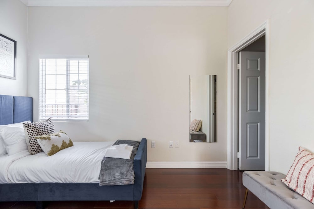 Elegant Retreat Modern Comforts, Prime Location