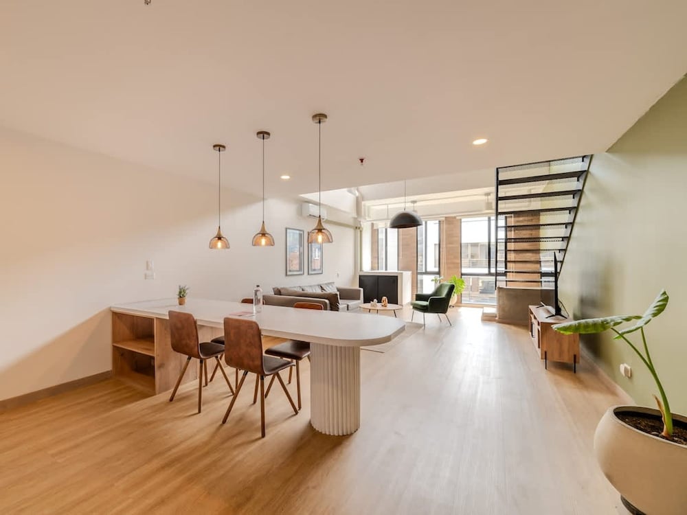 w Stylish Duplex in Laureles