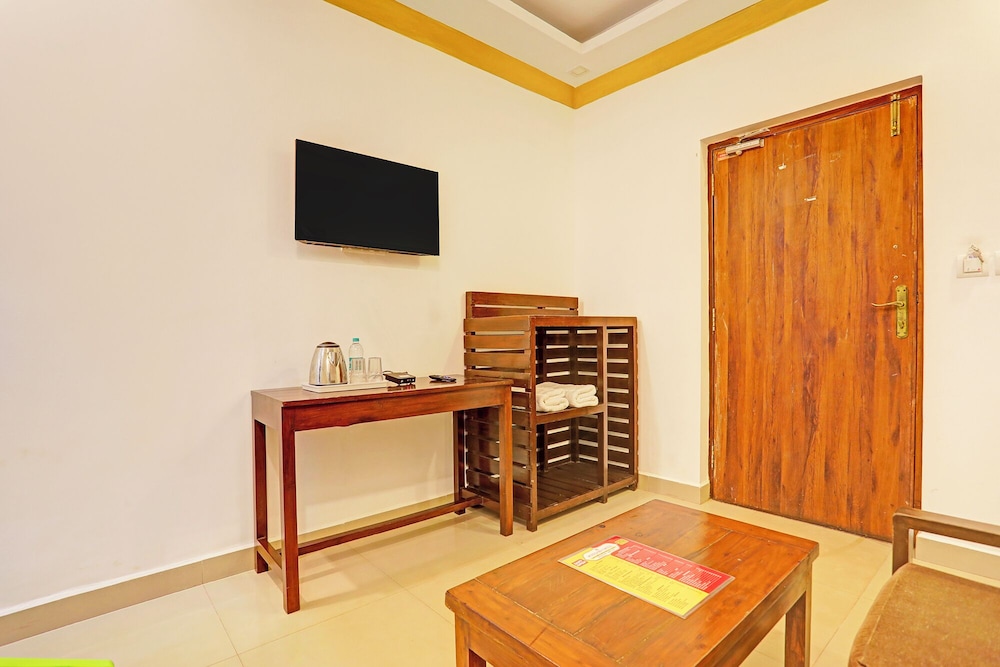 Fabhotel 22 Squares Living Spaces
