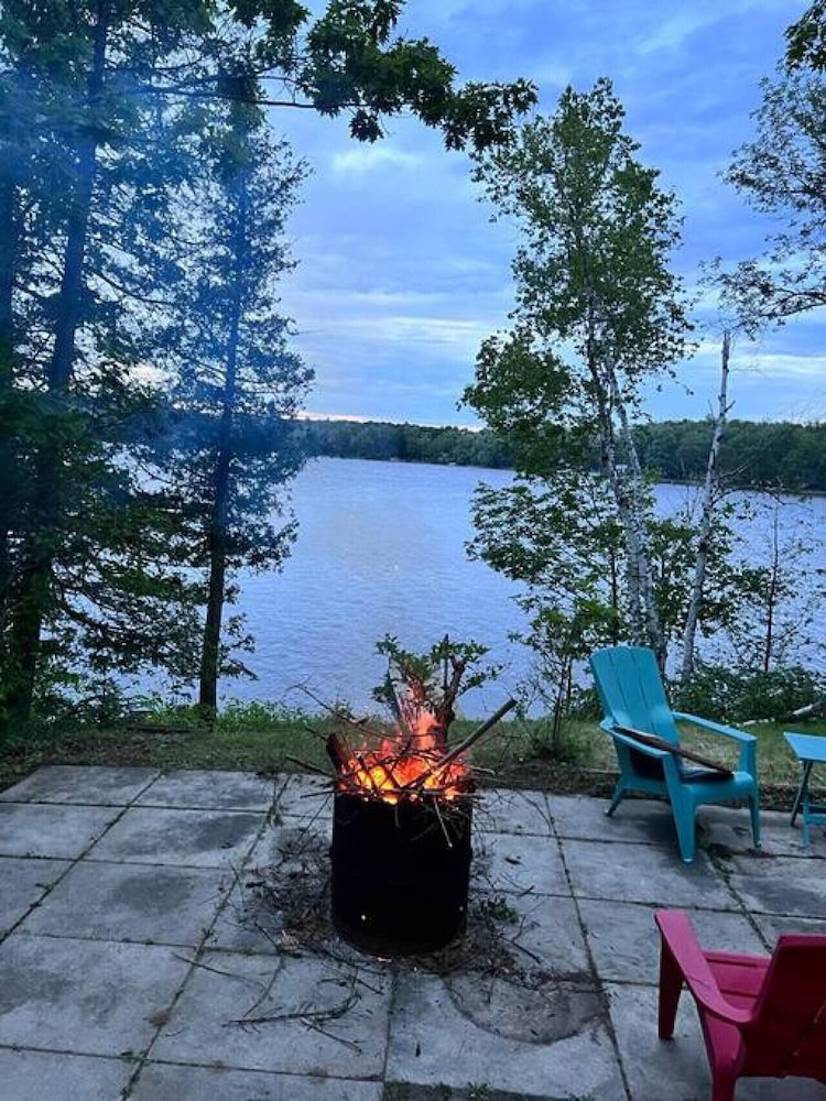 Marmora Hideaway - Peaceful Cottage w Wi-fi Clearwater