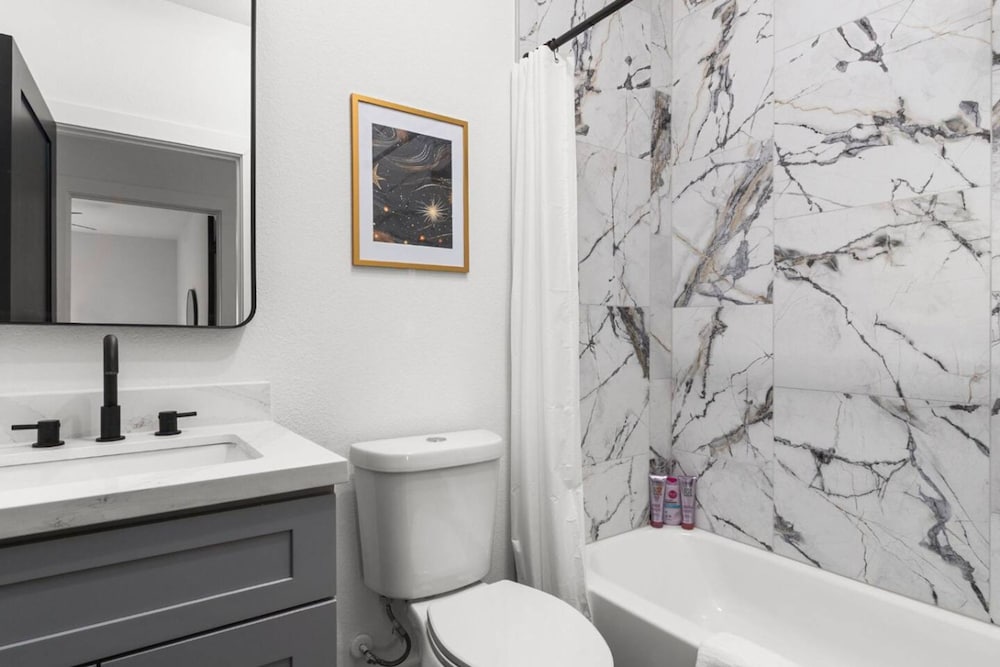 Chic 4BR Getaway Near NRG TMC