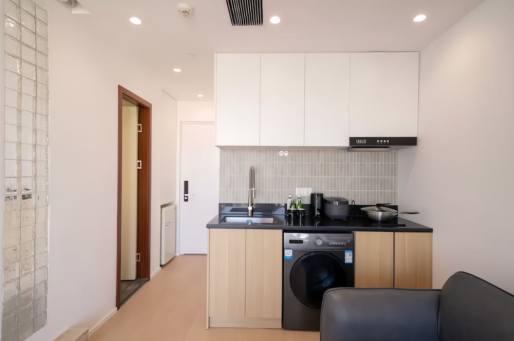 Shanghai Hills & Fan Stay