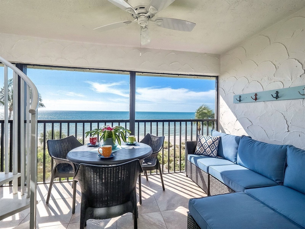 Pointe Santo Condos by Dream Vacation Rentals