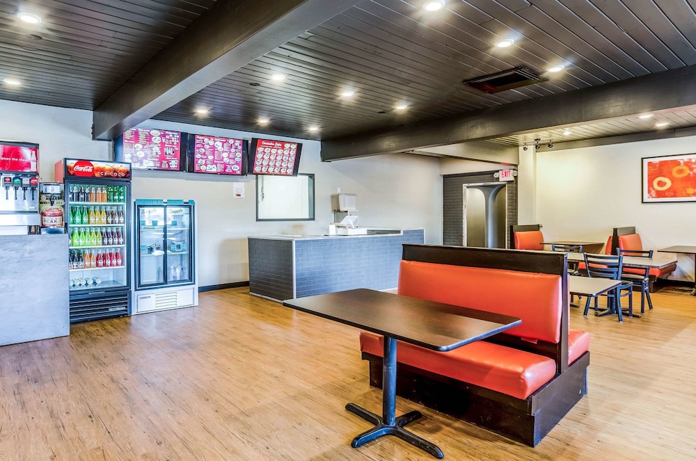 Buffalo Vacations - Quality Inn - Property Image 12