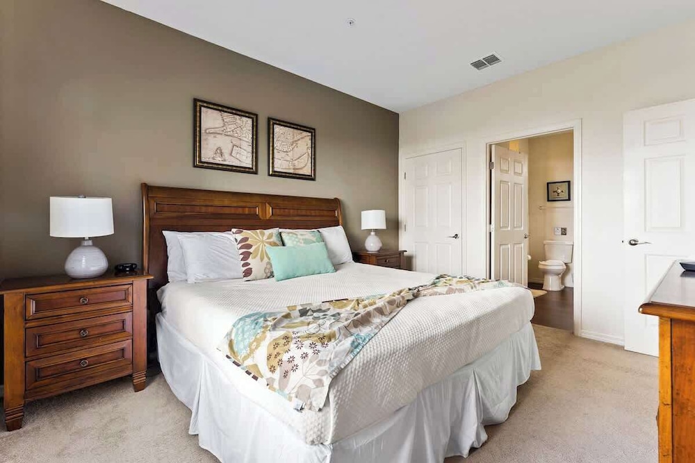 Welcoming 4 BR Sleeps 10 Guests