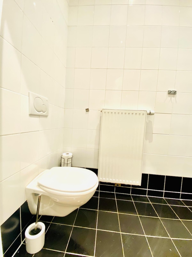 Comfy and Scenic 4BR Stay in Ottakring