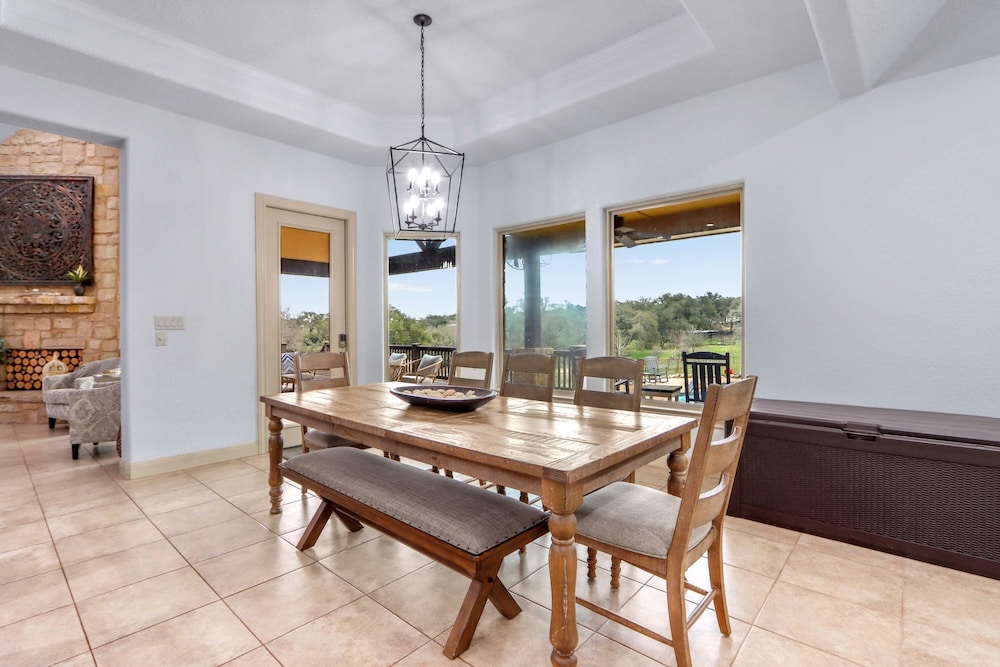 Piece of Haven A Hill Country Retreat for 7!