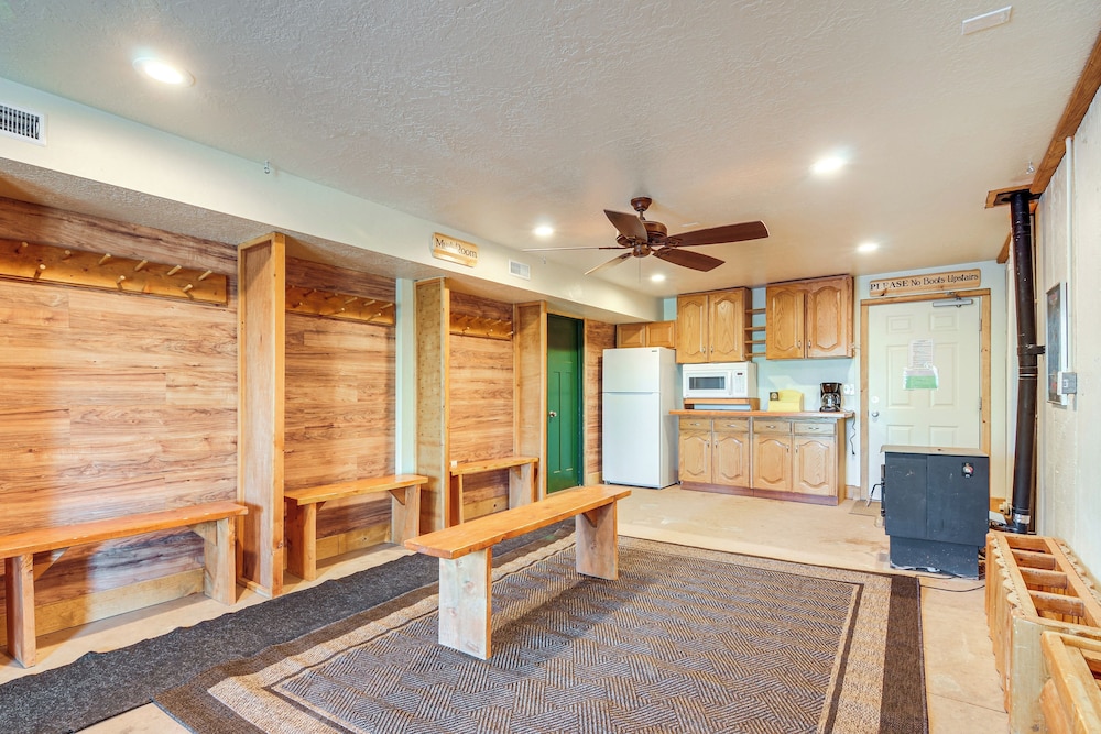 Brian Head Cabin < 1 Mi to Resort: Ski + Mtn Bike