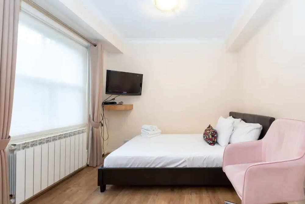 Cozy Central Studio Apartment in Chelsea
