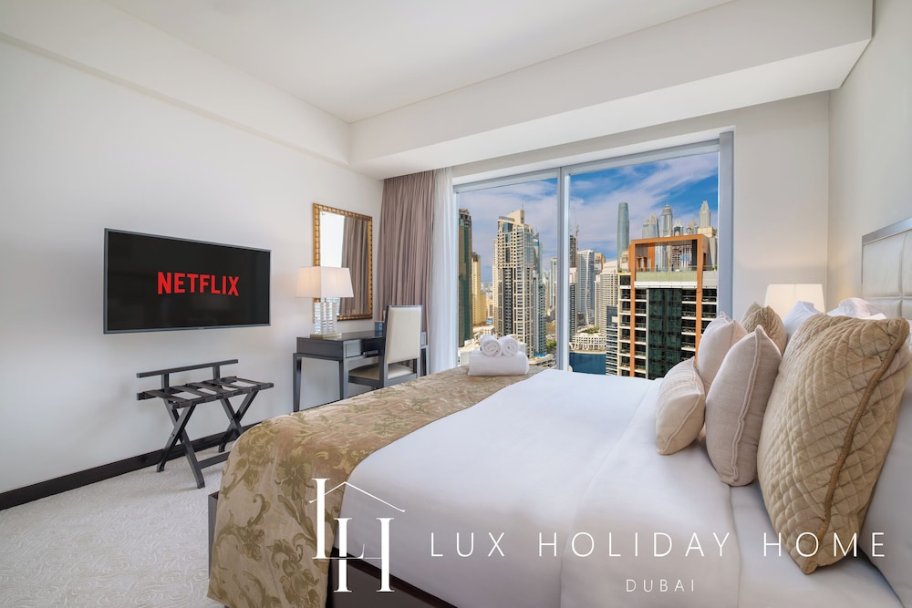LUX The JW Marina Suite 4