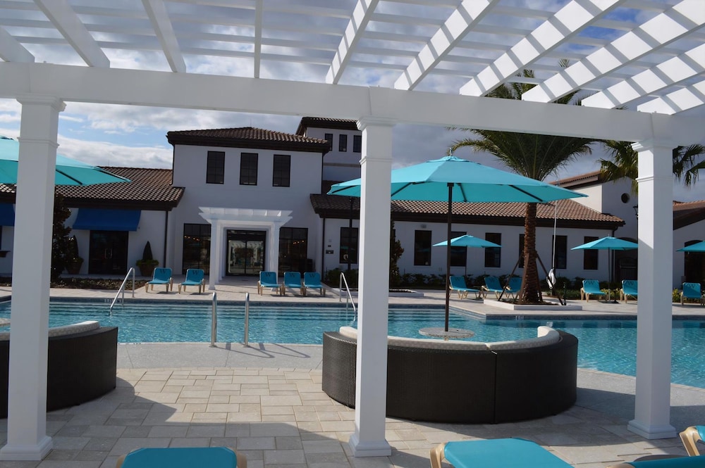 Stay Next Door to Disney at Windsor at Westside