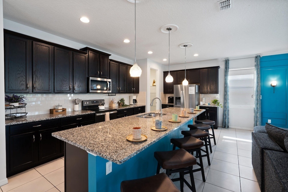 Solara Resort 6 Bedroom Private Pool + Spa Home 6 Home