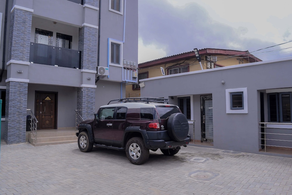 Bamgbose Apartments - Sleeps 2 - Parking - Wifi