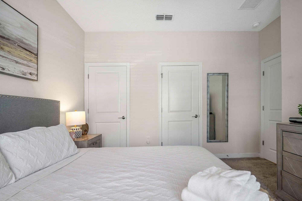 Stylish 4BR Pool Townhome Storey Lake